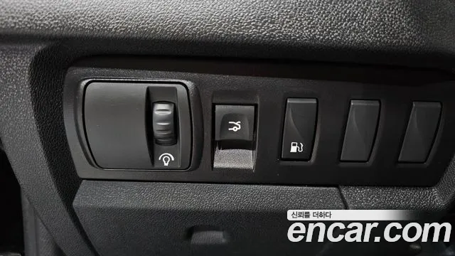 Renault SM3 2014 thumb 4