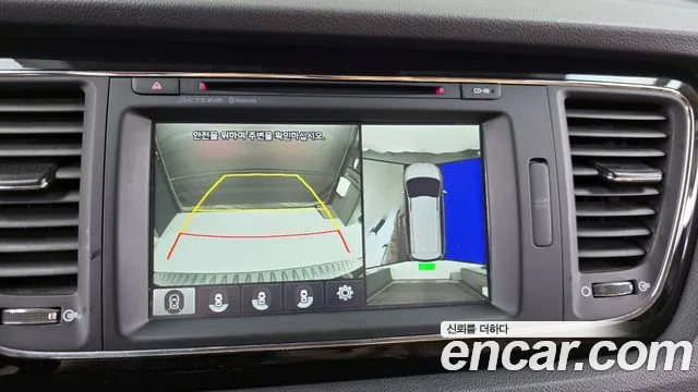 Kia Carnival 2015 thumb 10