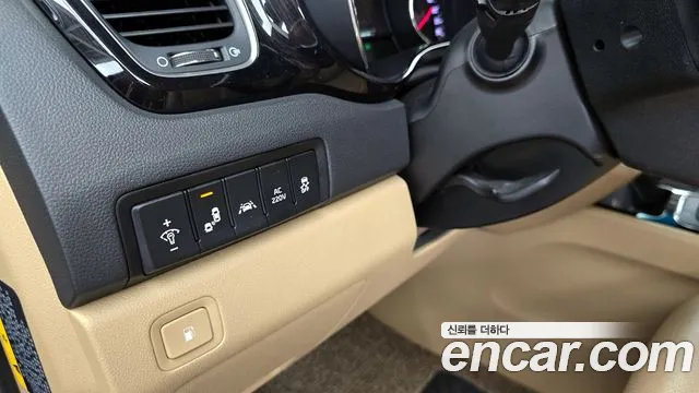 Kia Carnival 2015 thumb 5