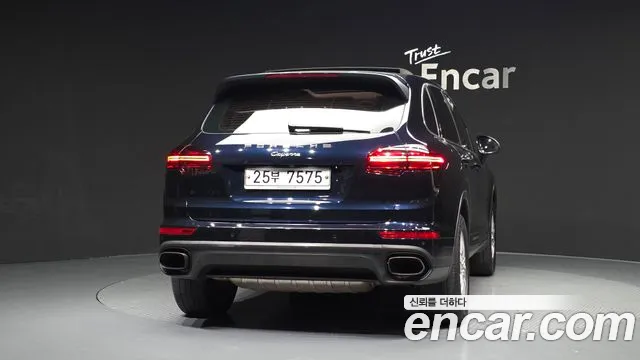 Porsche Cayenne 2015 thumb 9