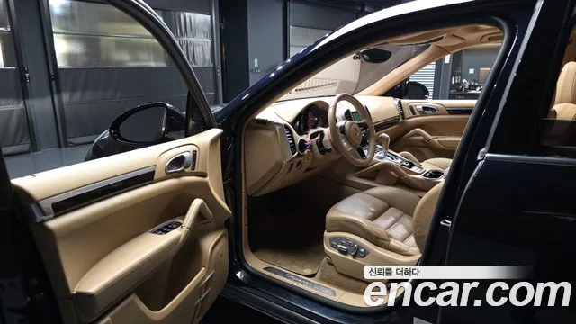Porsche Cayenne 2015 thumb 10