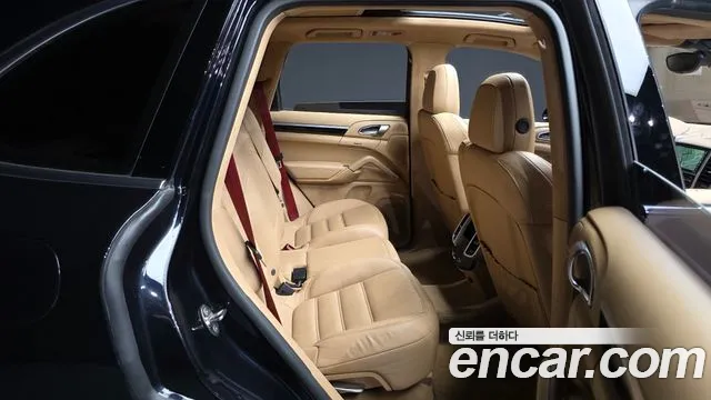Porsche Cayenne 2015 thumb 11