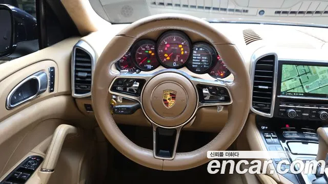 Porsche Cayenne 2015 thumb 8