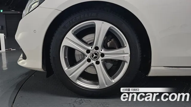 Mercedes-Benz E-Class 2018 thumb 3