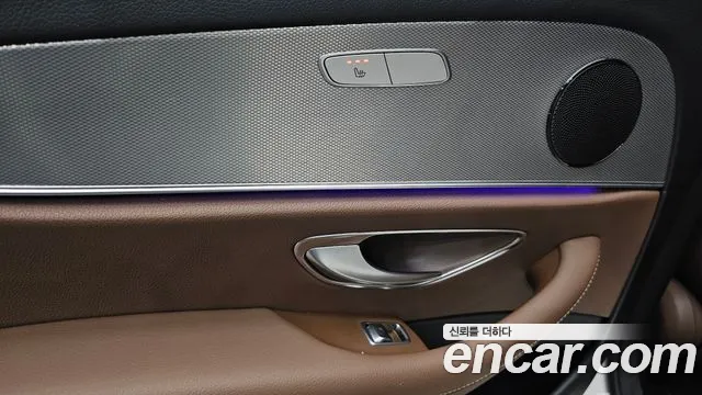 Mercedes-Benz E-Class 2018 thumb 12