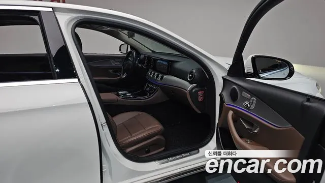 Mercedes-Benz E-Class 2018 thumb 9