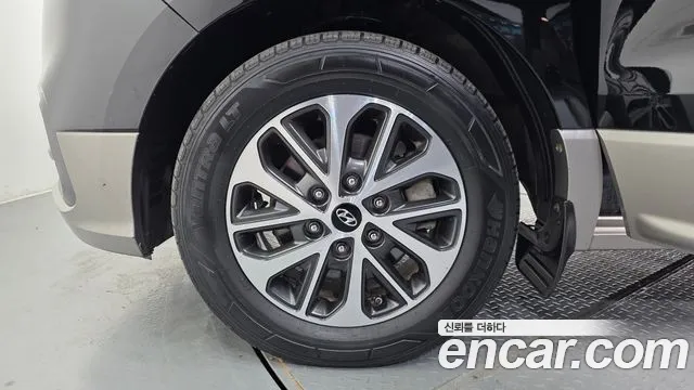 Hyundai Staria 2020 thumb 2