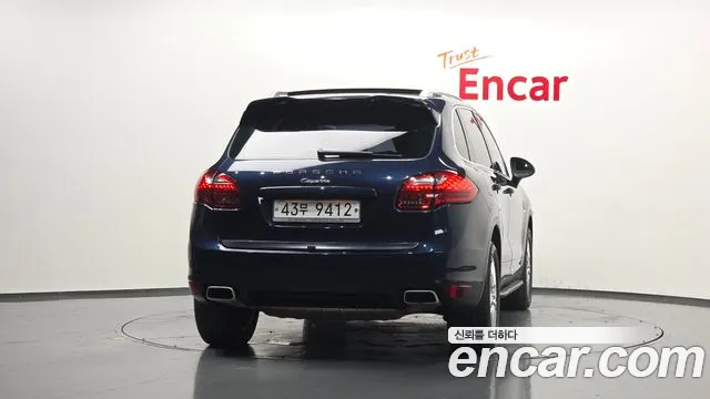 Porsche Cayenne 2012 thumb 10