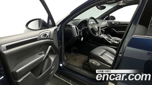 Porsche Cayenne 2012 thumb 9
