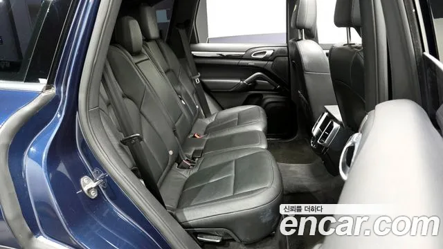 Porsche Cayenne 2012 thumb 12