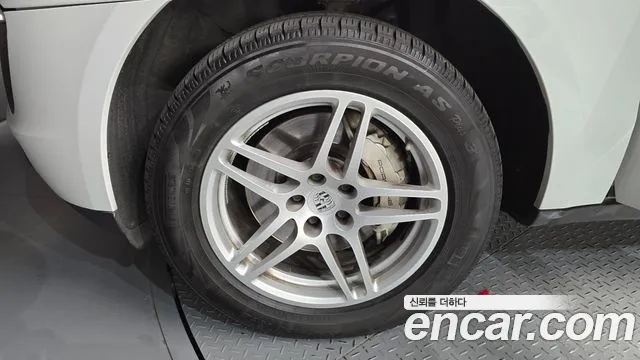 Porsche Macan 2016 thumb 4