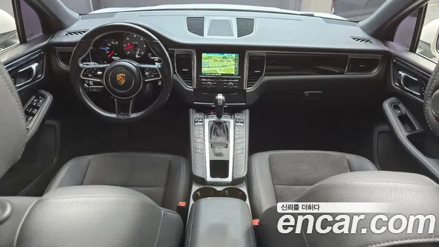 Porsche Macan 2016 thumb 11