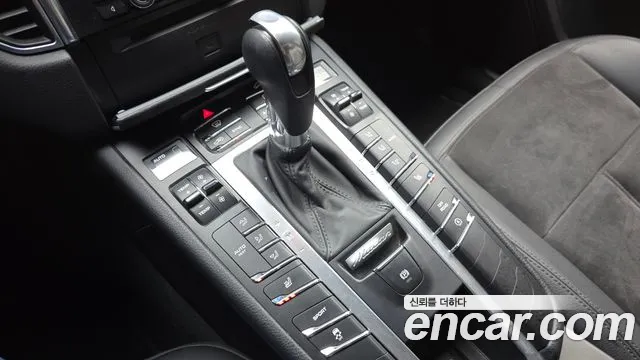 Porsche Macan 2016 thumb 7