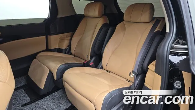 Kia Carnival 2021 thumb 4
