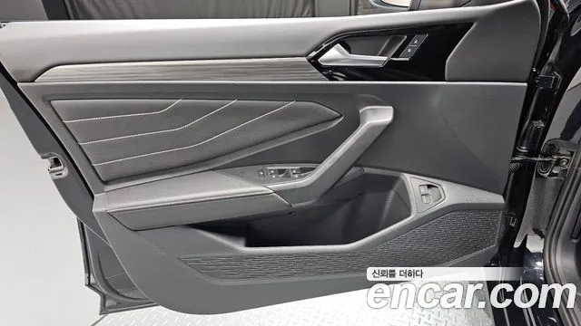 Volkswagen Jetta 2024 thumb 3