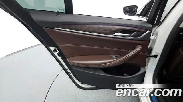 BMW 5 серии 2020 thumb 10