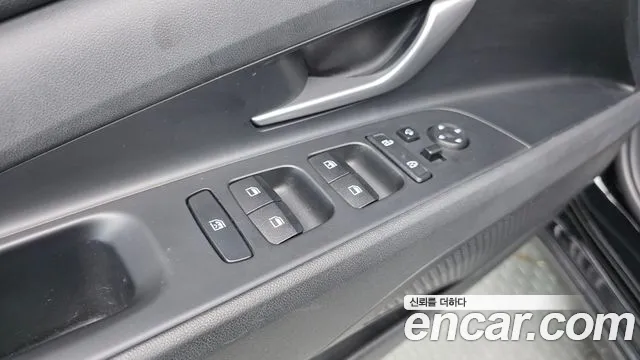 Hyundai Elantra 2022 thumb 3