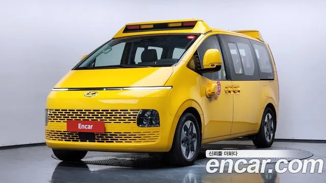 Hyundai Staria 2023 thumb 8