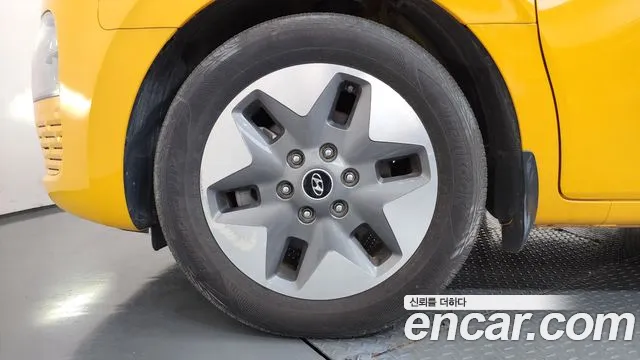 Hyundai Staria 2023 thumb 7