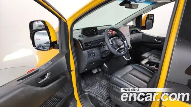 Hyundai Staria 2023 thumb 4
