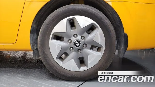 Hyundai Staria 2023 thumb 9
