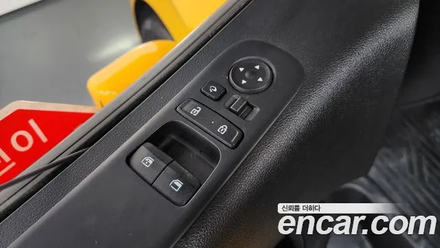 Hyundai Staria 2023 thumb 3