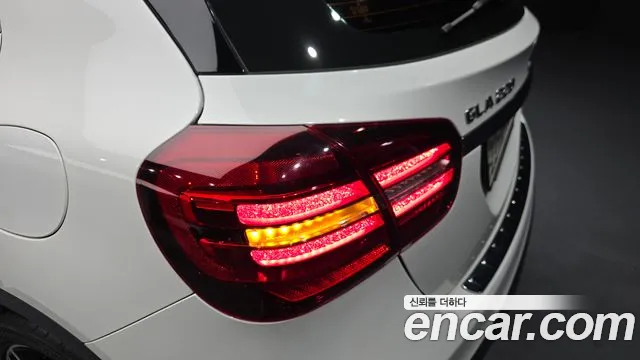 Mercedes-Benz A-Класс 2018 thumb 3