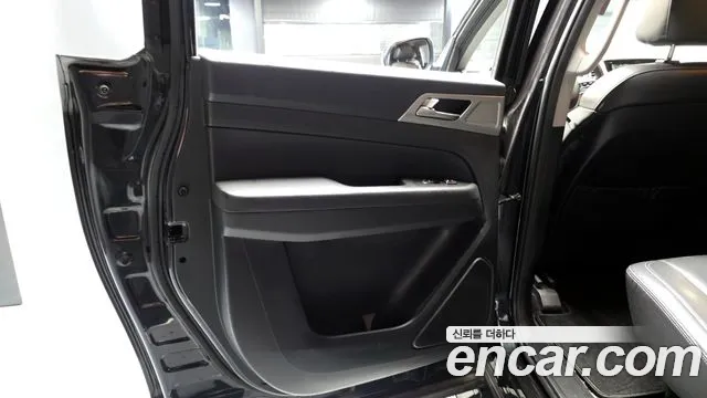 KGM Rexton 2018 thumb 10