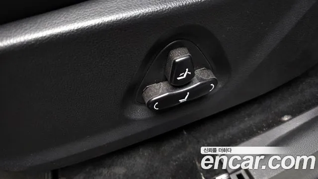 KGM Rexton 2018 thumb 8