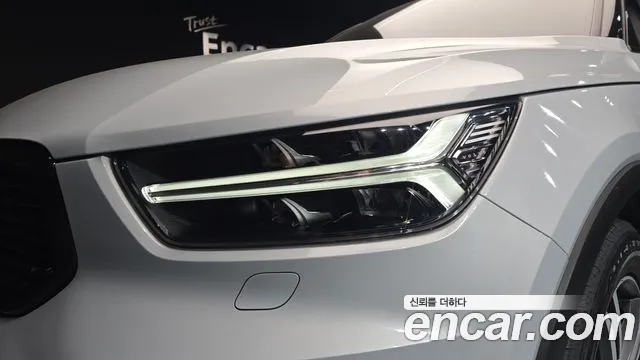 Volvo XC40 2021 thumb 4