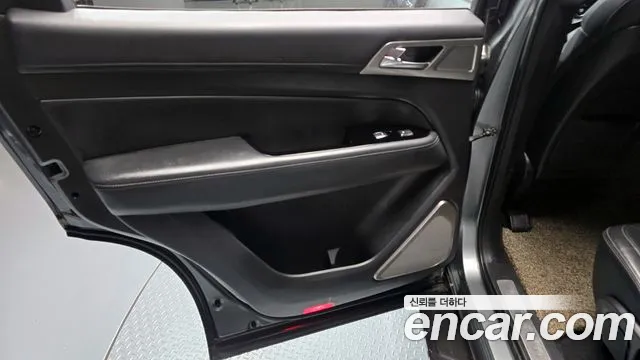 KGM Rexton 2018 thumb 9
