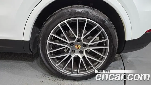 Porsche Cayenne 2023 thumb 3
