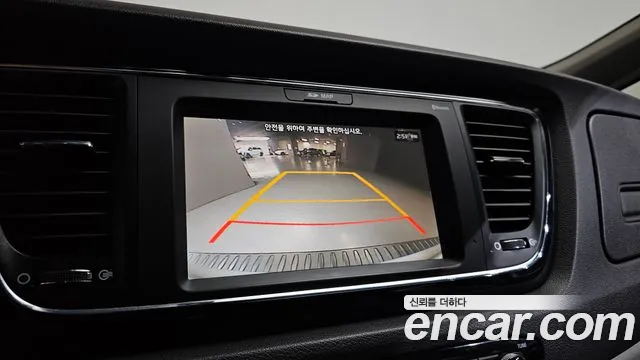 Kia Carnival 2017 thumb 3
