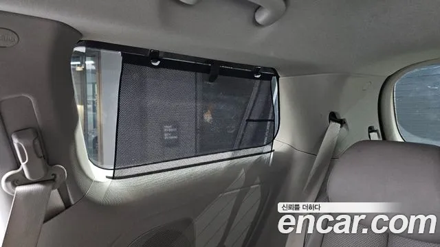 Kia Carnival 2017 thumb 5