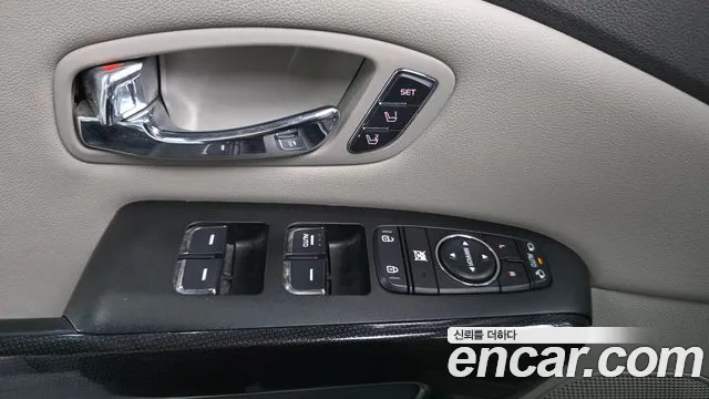 Kia Carnival 2017 thumb 10
