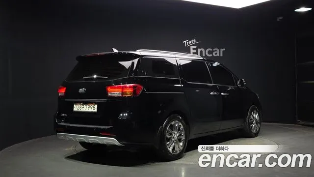 Kia Carnival 2017 thumb 2