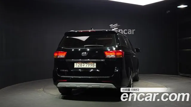 Kia Carnival 2017 thumb 8