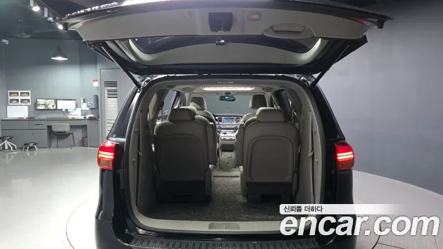 Kia Carnival 2017 thumb 6