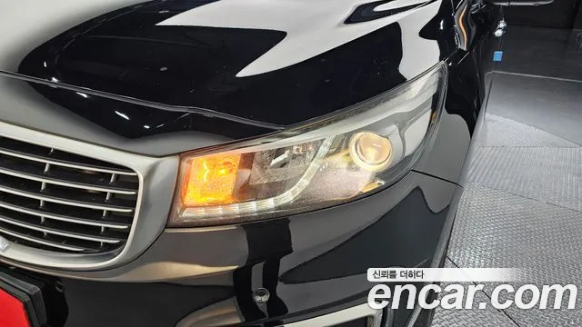 Kia Carnival 2018 thumb 3