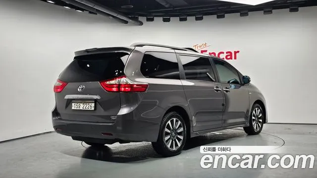 Toyota Sienna 2018 thumb 2