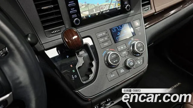 Toyota Sienna 2018 thumb 3