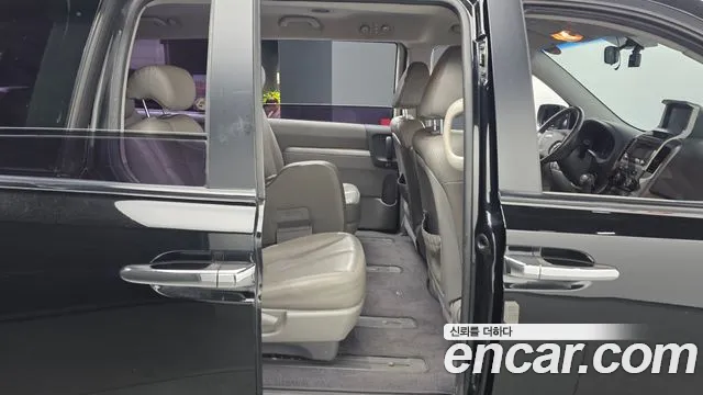 Kia Canival 2012 thumb 11