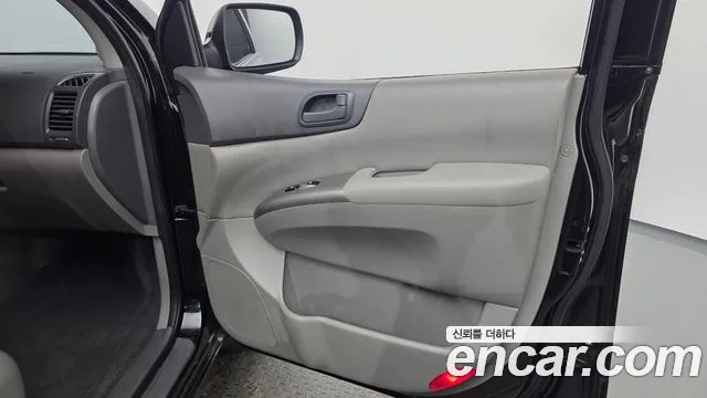Kia Canival 2012 thumb 7