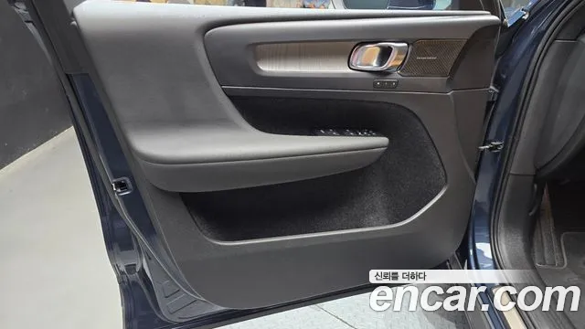 Volvo XC40 2022 thumb 6