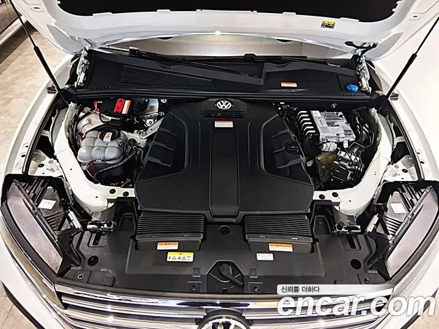 Volkswagen Touareg 2024 thumb 2