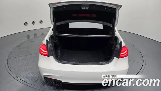 BMW 3 серии 2018 thumb 8