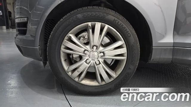 Audi Q7 2010 thumb 5