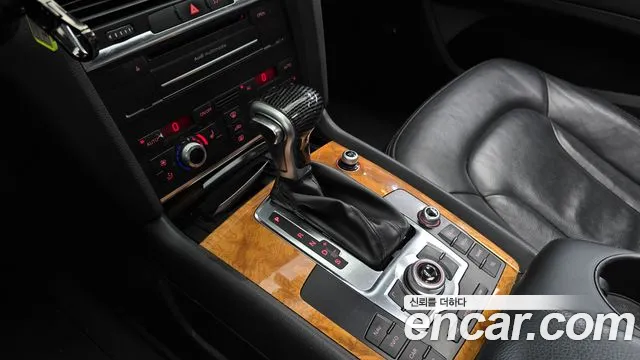 Audi Q7 2010 thumb 2