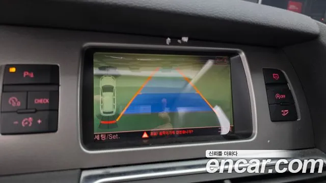 Audi Q7 2010 thumb 4