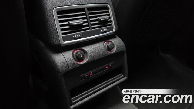 Audi Q7 2010 thumb 12